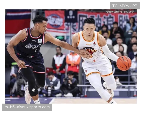 贺希宁赴美特训后场均得分攀升 带伤作战展现领袖气质